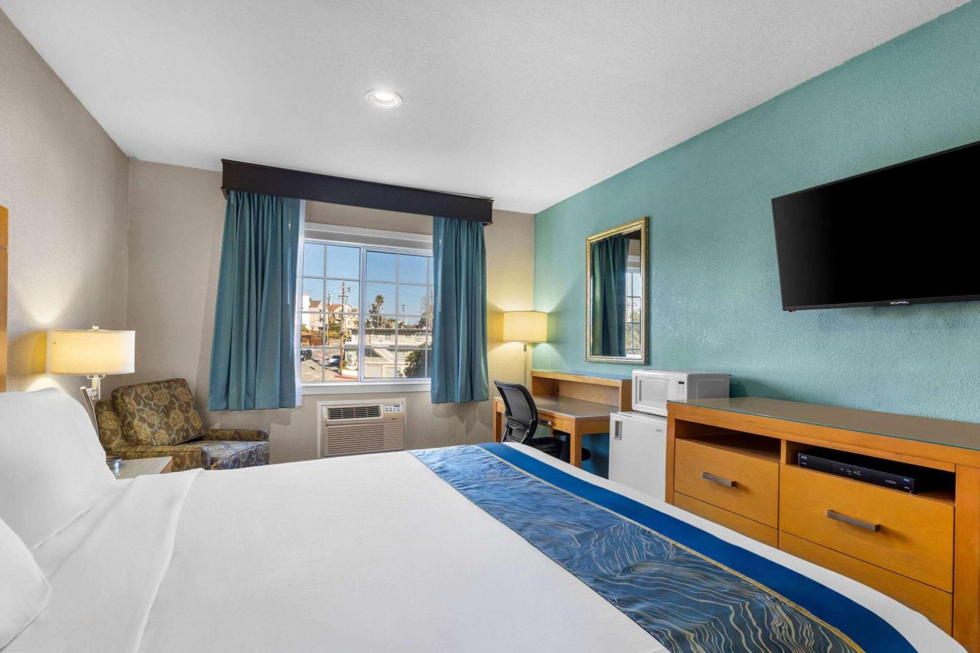 ฮาวเวิร์ด จอห์นสัน บาย วินด์แฮม ซานตาครูซ บีช บอร์ดวอล์ค Hotel ภายนอก รูปภาพ