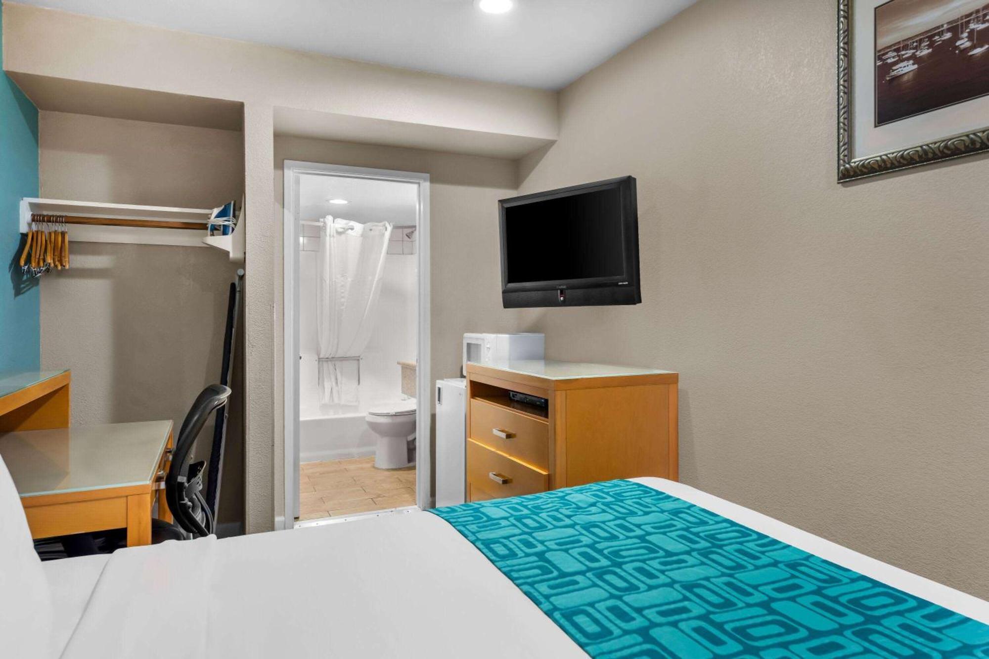 ฮาวเวิร์ด จอห์นสัน บาย วินด์แฮม ซานตาครูซ บีช บอร์ดวอล์ค Hotel ภายนอก รูปภาพ
