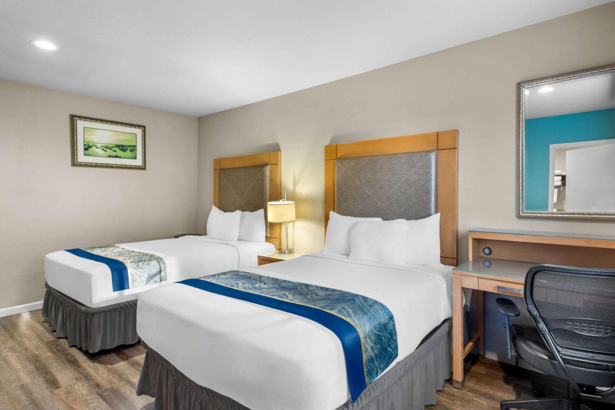 ฮาวเวิร์ด จอห์นสัน บาย วินด์แฮม ซานตาครูซ บีช บอร์ดวอล์ค Hotel ภายนอก รูปภาพ